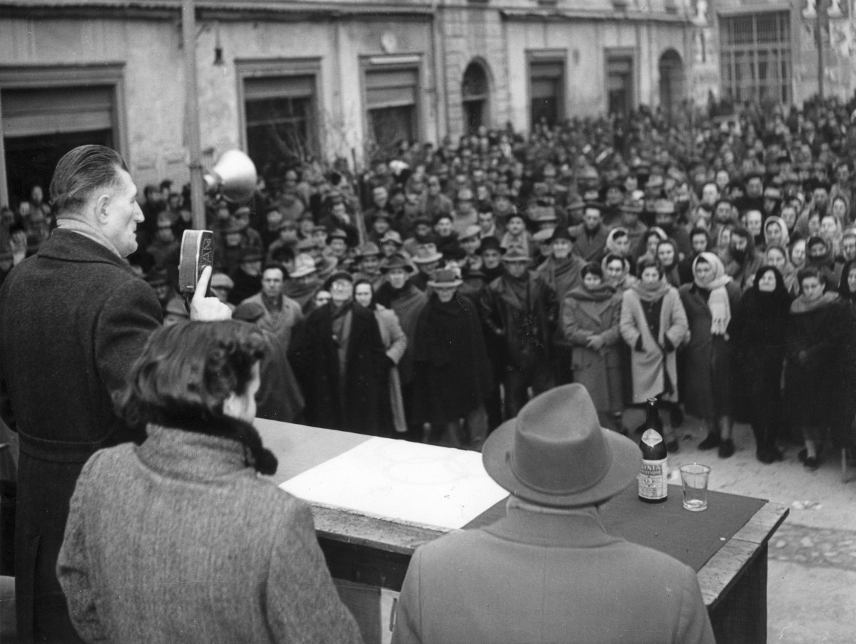 21. 26 gennaio 1954. Manifestazione a Medicina per la riforma del contratto Agrario.
