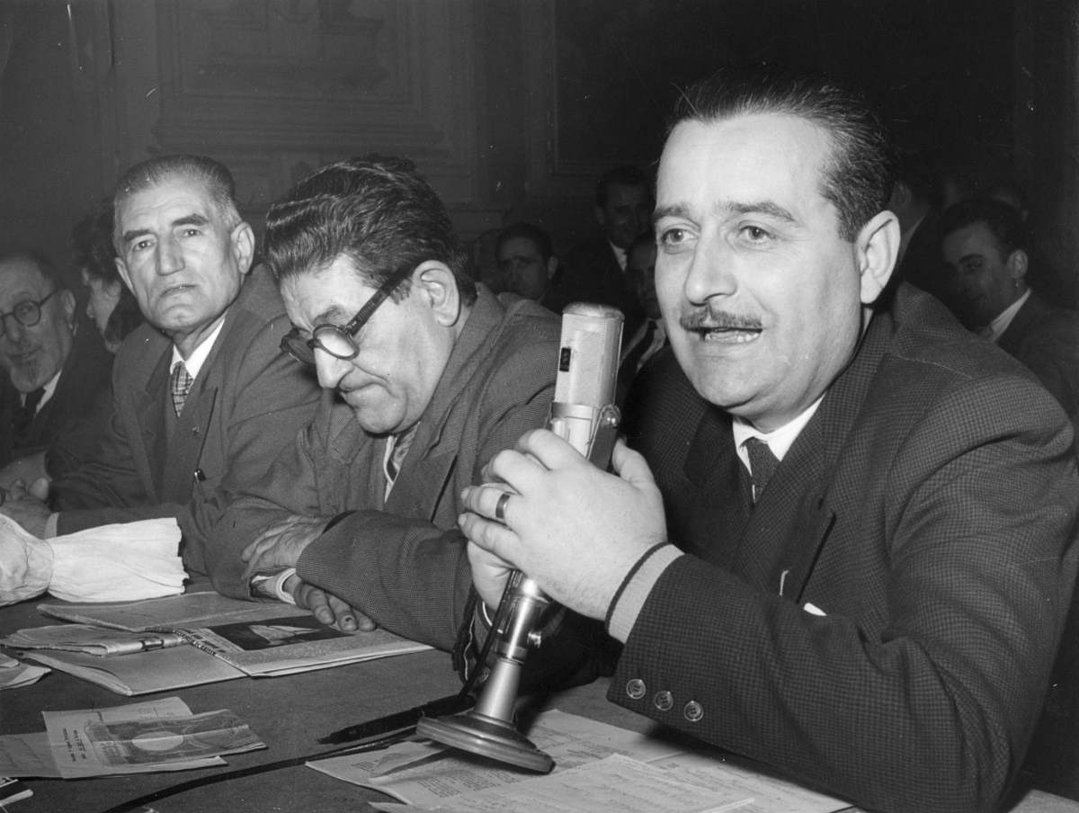 13. Settembre 1952. IV Congresso della C.d.L. di Bologna. Modera Arvedo Forni. Accanto a lui Giuseppe Di Vittorio e Onorato Malaguti.