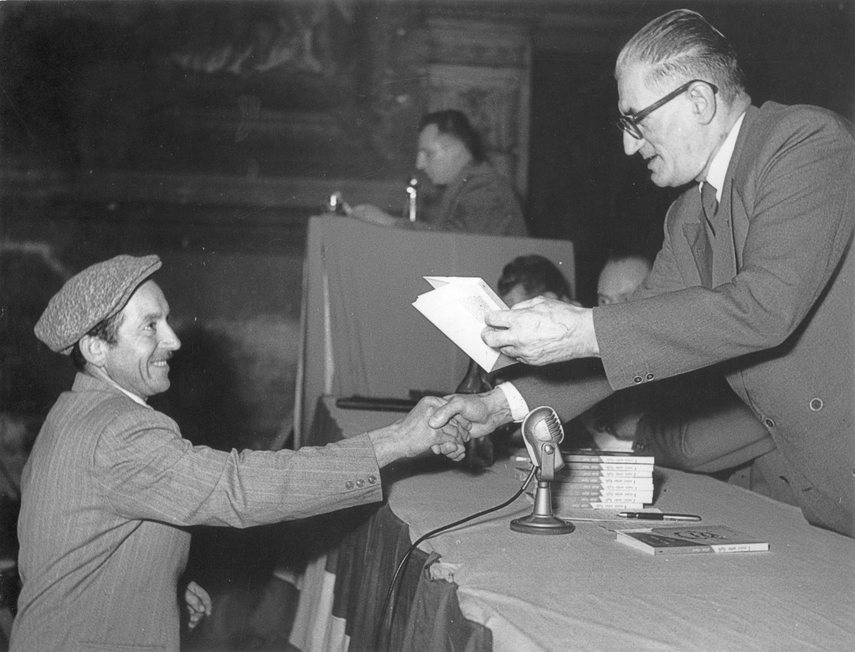 20. 16 gennaio 1954. Premiazione dei migliori attivisti sindacali nel Salone del Podestà.